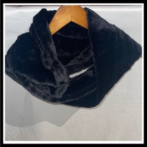 New Guess Faux Fur Loop Twisted Wrapped Wrap Scarf Black